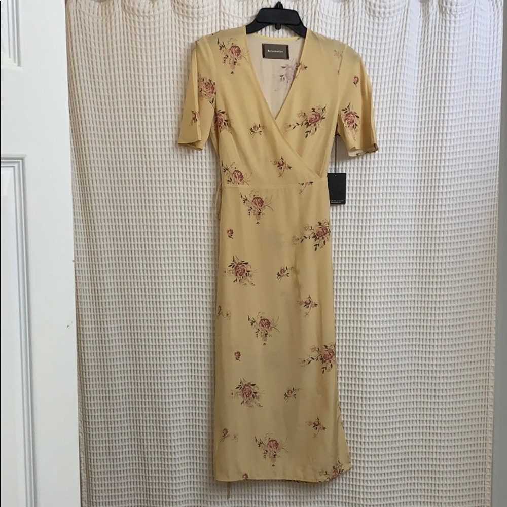 Reformation yellow w flowers Silk wrap-up dress M